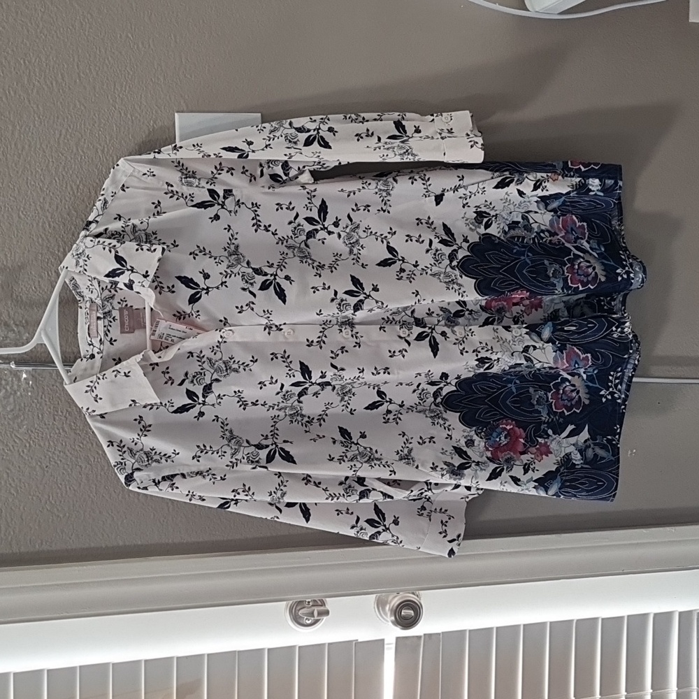 CHICO'S BUTTON-DOWN SHIRT